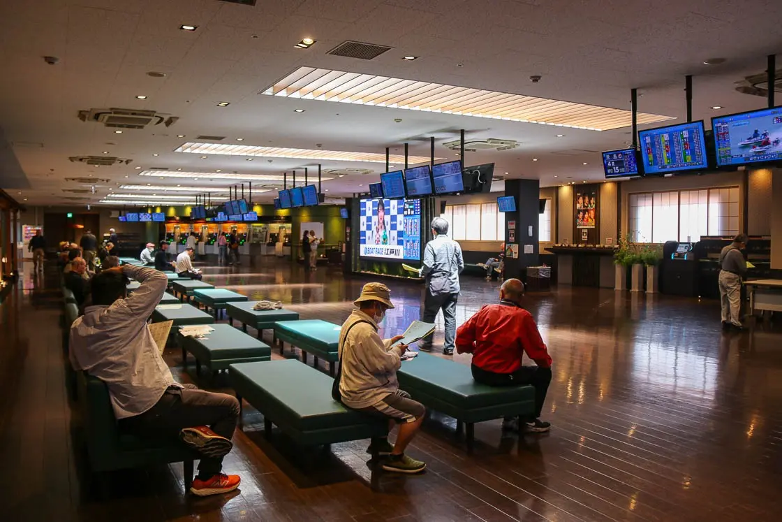 Common space in the paid seating area. Picture taken at the Edogawa Boat Race stadium